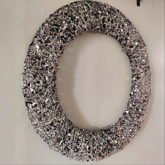 Pier One Silver Ice Woven Holiday Wreath 22" fine detailed ice crystals - Picture 11 of 12